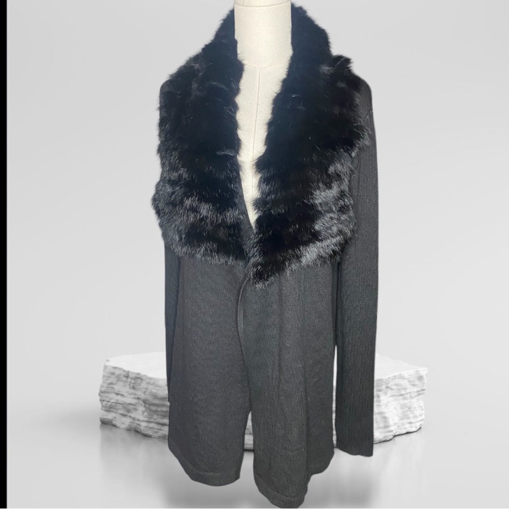 FATE Black Ribbed Knit Cardigan
Sweater Faux Fur/Angora Trim Size L